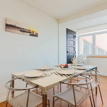 Rent4Rest Lisbon Family & Friends Apartment In Roma Avenue Apartment