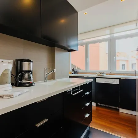 Rent4Rest Lisbon Family & Friends Apartment In Roma Avenue Lisbon