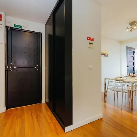 Rent4Rest Lisbon Family & Friends Apartment In Roma Avenue Apartment