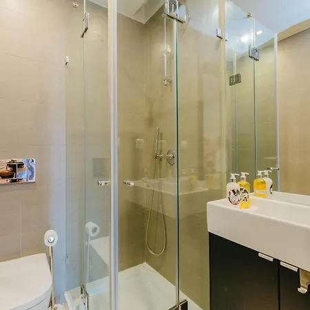 Rent4Rest Lisbon Family & Friends Apartment In Roma Avenue