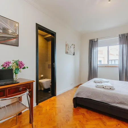 Rent4Rest Lisbon Family & Friends Apartment In Roma Avenue Lisbon
