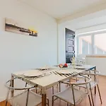 Rent4rest Family & Friends In Roma Avenue 公寓