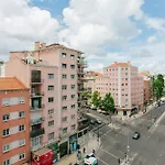 Rent4rest Family & Friends In Roma Avenue 公寓