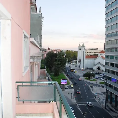 Rent4Rest Lisbon Family & Friends Apartment In Roma Avenue *